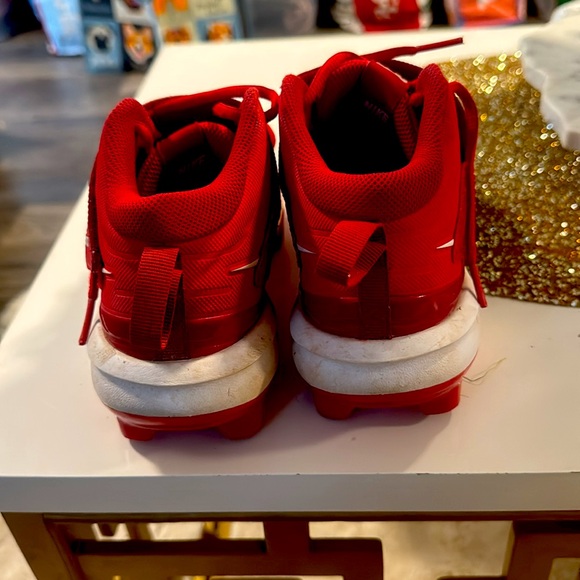 Baseball Cleats - Picture 2 of 3